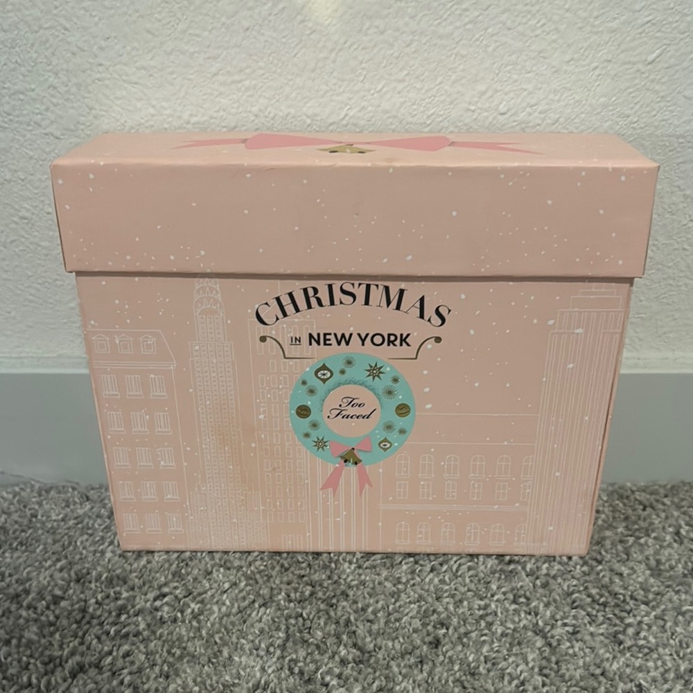 Toofaced Christmas in New York Coffee Shop palette
